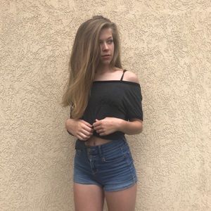 Meet your Posher, Ella